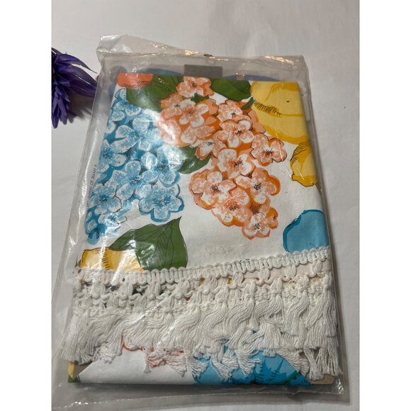 Vintage Tablecloth With Fringe - Picture 4 of 6